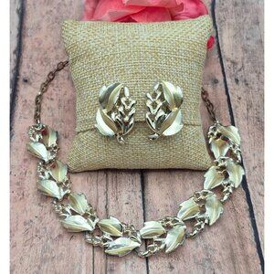 Vintage Costume Jewelry Set Collar Necklace & Clip Earrings Gold Tone Leaves